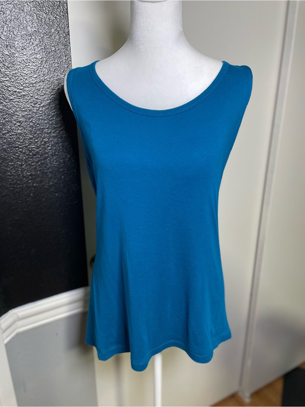 St. John's Bay Teal Blue Scoop Neck Tank